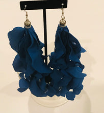 Load image into Gallery viewer, Curly CueTee Earrings