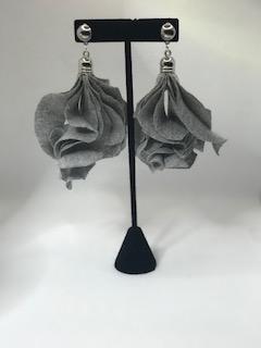 Curly CueTee Earring Minis -Grey